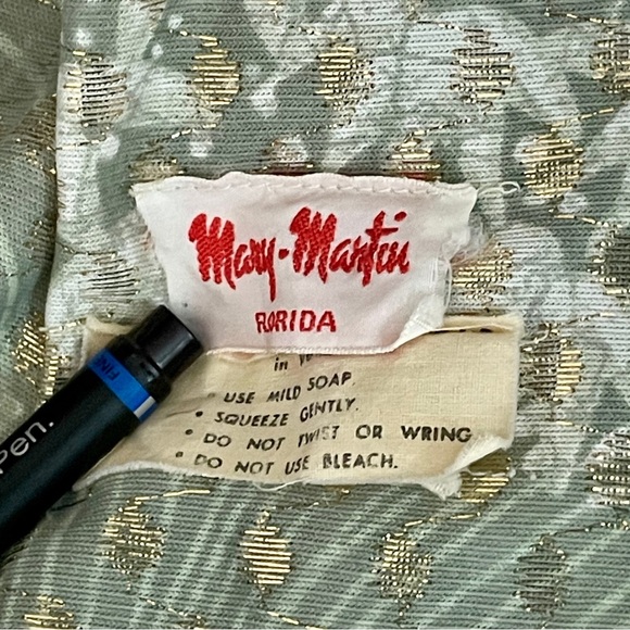 Vintage 1960s Mary Martin Florida Green Sleeveless Long Dress with Gold Detail - Picture 13 of 13